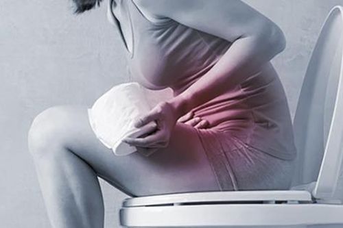 Vì sao phụ nữ mãn kinh dễ bị táo bón?
