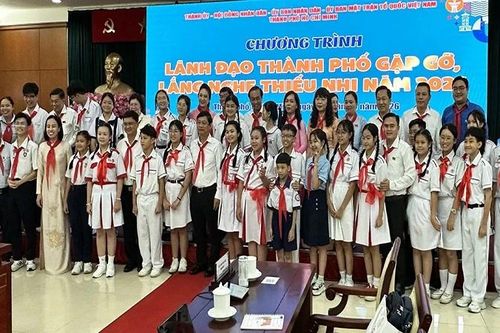 Lãnh đạo Thành phố Hồ Chí Minh gặp gỡ, lắng nghe nguyện vọng của thiếu nhi