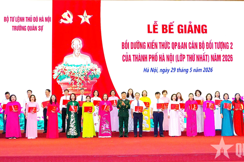 Bế giảng Lớp bồi dưỡng kiến thức quốc phòng và an ninh cán bộ đối tượng 2 của Hà Nội