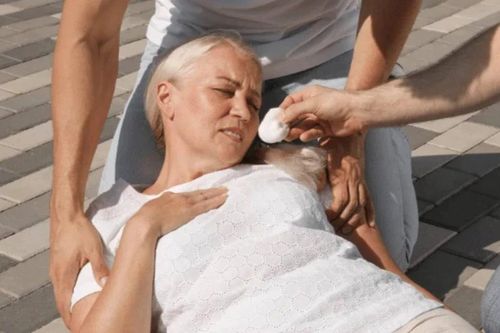 Cách nhận biết say nắng và sốc nhiệt