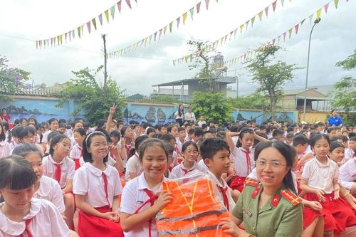 Quảng Ninh tăng cường hoạt động hè an toàn cho học sinh