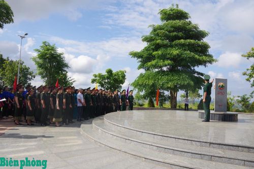 Giao lưu tăng cường tình đoàn kết sĩ quan trẻ ba nước Việt Nam - Lào - Campuchia