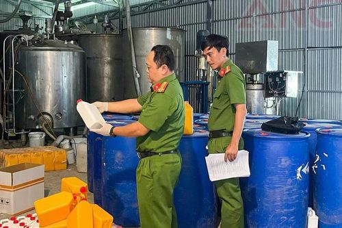 Cần Thơ phát hiện cơ sở sản xuất phân bón trái phép quy mô lớn