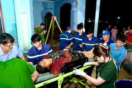 Người phụ nữ rơi xuống giếng sâu 30 m