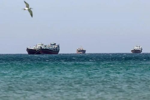 Iran tuyên bố bắn cảnh cáo tàu thuyền gần Hormuz, phá hủy UAV Mỹ