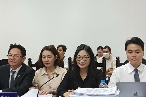 Vụ ly hôn 1.200 tỷ: Tòa tạm hoãn, chưa rõ bác sỹ nha khoa đang ở đâu