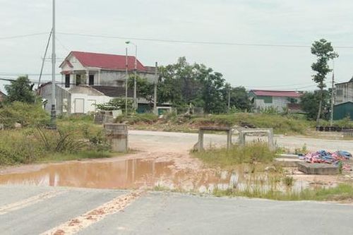 Vướng mặt bằng, tuyến đường trọng điểm tại Hà Tĩnh nhếch nhác, chưa thể thi công