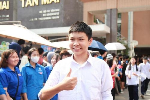 Sáng nay, gần 125.000 học sinh Hà Nội làm thủ tục dự thi lớp 10