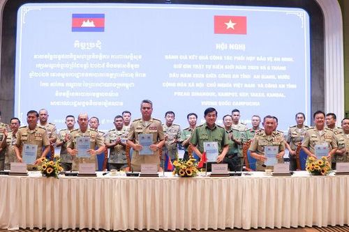 Công an 6 tỉnh Việt Nam và Campuchia tăng cường phối hợp bảo vệ an ninh tuyến biên giới