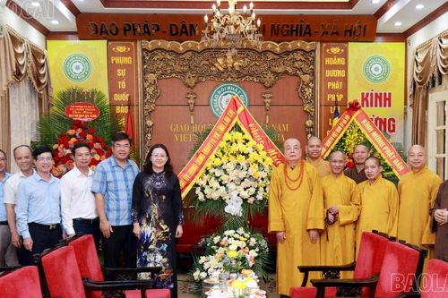 Phó Bí thư Tỉnh ủy Giàng Thị Dung thăm, chúc mừng Trung ương Giáo hội Phật giáo Việt Nam nhân dịp Lễ Phật đản năm 2026