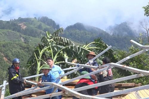 Xã Hạnh Phúc khẩn trương khắc phục hậu quả mưa dông, lốc