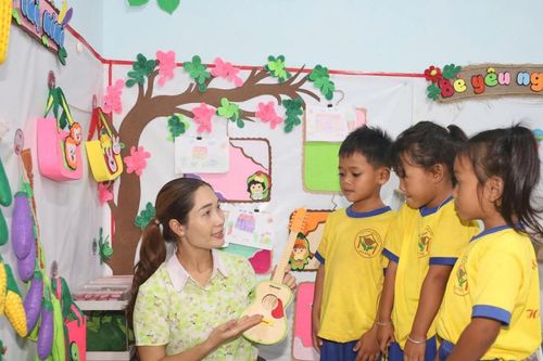 Cô giáo H'Rim và hành trình gieo yêu thương