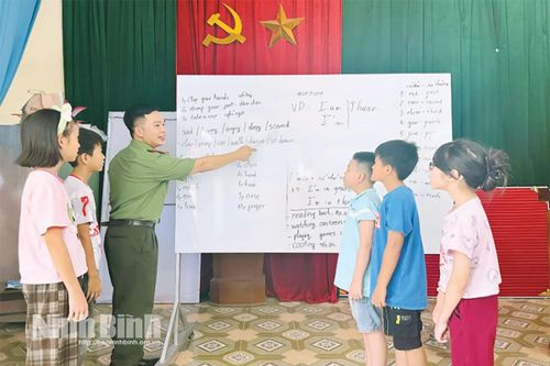 Nhân rộng mô hình lớp dạy tiếng Anh 0 đồng của thanh niên Công an tỉnh