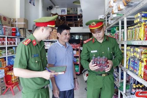 Công an phường Chiềng Sinh gần dân để phục vụ