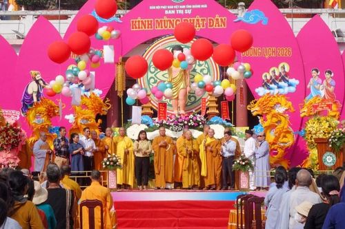 Quảng Ngãi: Văn phòng 2 Ban Trị sự GHPGVN tỉnh trang nghiêm cử hành Đại lễ Phật đản Phật lịch 2570
