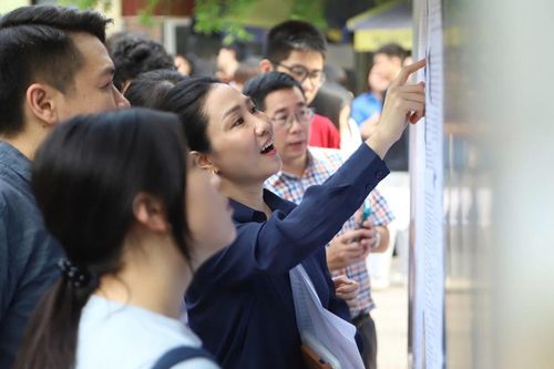 Hà Nội làm thủ tục thi lớp 10 công lập, có 615 thí sinh vắng mặt