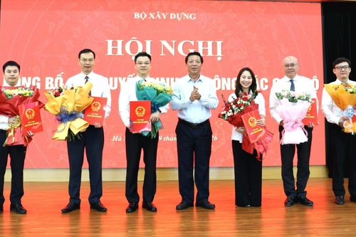 Bộ Xây dựng công bố quyết định điều động, bổ nhiệm 6 nhân sự quan trọng