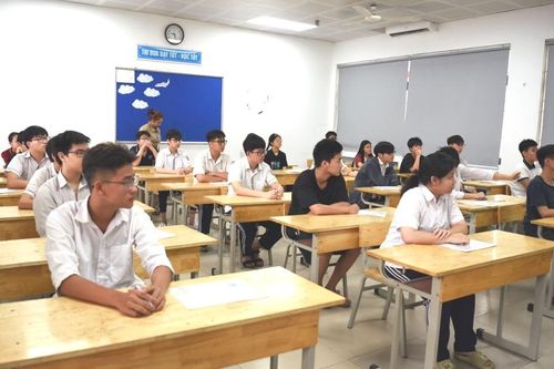 Gần 125.000 học sinh Hà Nội làm thủ tục dự thi lớp 10