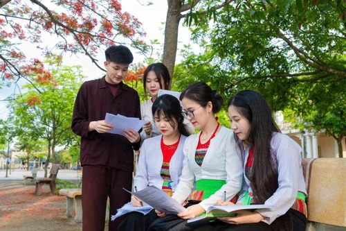 Chính phủ ban hành chính sách mới cho học sinh trường phổ thông nội trú vùng biên giới