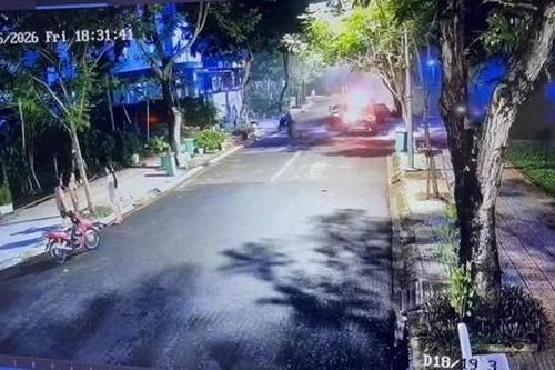 Kịp thời dập tắt vụ cháy ô tô tại khu dân cư Ven Sông, phường Tân Hưng