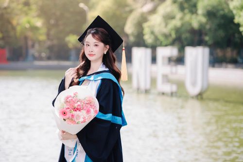Nữ thủ khoa tốt nghiệp sớm ngành Luật Kinh tế sở hữu điểm GPA tuyệt đối