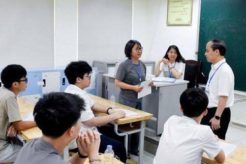 Sáng nay, thí sinh Hà Nội làm thủ tục dự thi lớp 10