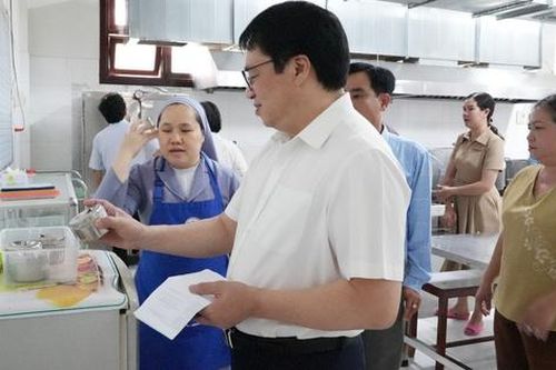 Tháng cao điểm kiểm tra an toàn thực phẩm phát hiện hơn 5.700 cơ sở vi phạm, xử phạt gần 22,5 tỉ đồng