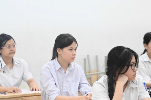 Thí sinh Hà Nội chính thức 'vượt vũ môn' vào lớp 10 với môn thi đầu tiên Ngữ văn