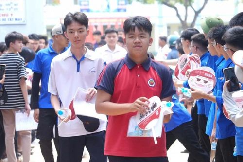 Thi lớp 10 Hà Nội: Gợi ý đáp án môn tiếng Anh