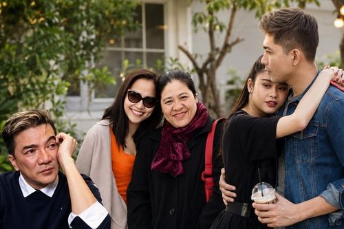 Mâu thuẫn gia đình của sao Việt: Người bị từ mặt, người 30 năm không gặp cha