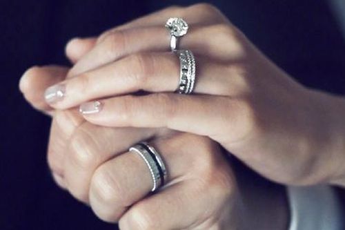 Thái Trác Nghiên kết hôn với 'hồng hài nhi' kém 10 tuổi