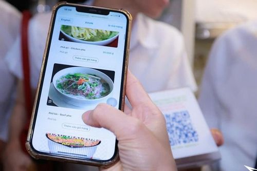 Ngồi tàu giờ khác trước: Quét mã gọi đặc sản, tự động xếp chỗ ngồi