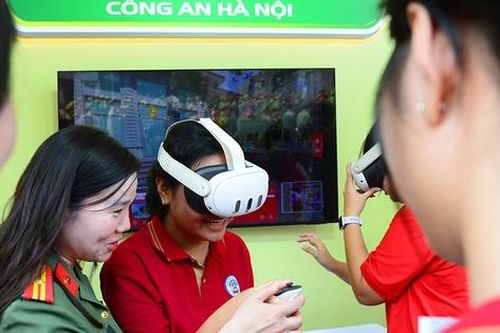 Một ngày trải nghiệm 'Tổ quốc bình yên' giữa lòng Thủ đô