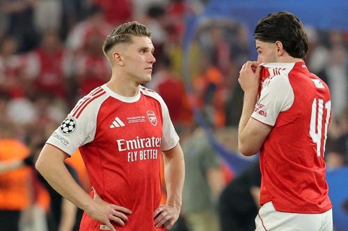 Chelsea mỉa mai Arsenal sau khi thua PSG