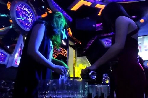 Đặt chốt cửa bên trong phòng hát karaoke sẽ bị phạt 30 triệu đồng