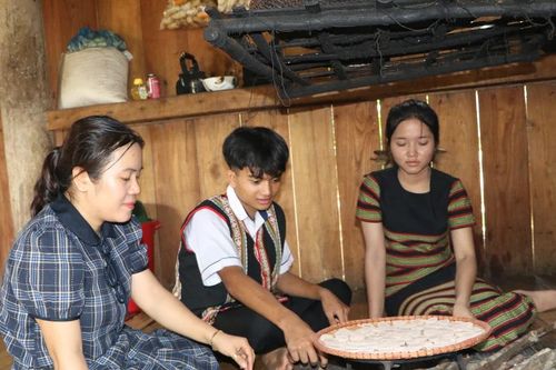 Đưa 'hạt ngọc núi rừng' vượt khỏi đại ngàn