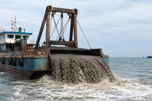 Vì sao Quảng Trị quyết định nhận chìm hơn 1,2 triệu m³ vật chất nạo vét xuống biển?