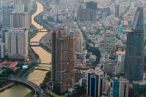 Qua một cây cầu tới quận 1, giá căn hộ khu này tăng chóng mặt