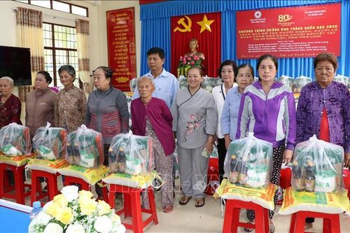 Vận động nguồn lực, chăm lo đời sống cho hộ nghèo, người yếu thế