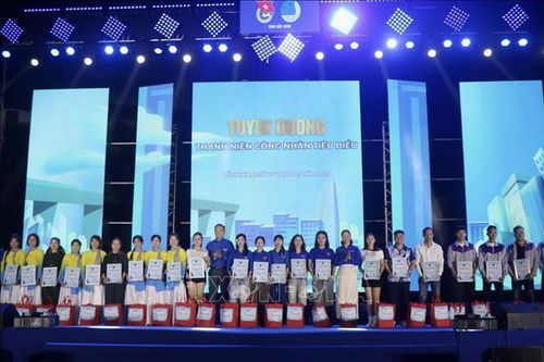 Tuyên dương thanh niên công nhân, chủ nhà trọ tiêu biểu