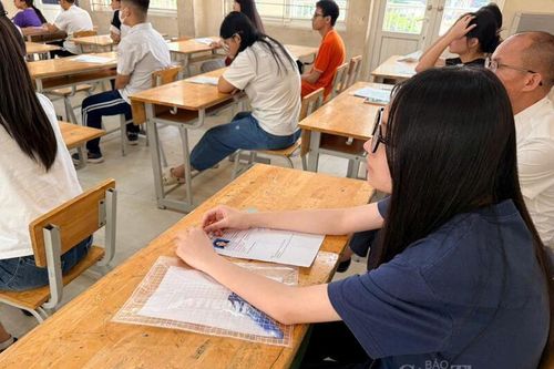 Sáng nay, thí sinh Hà Nội thi môn cuối cùng vào lớp 10