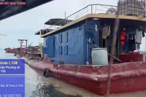 Phát hiện 4 tàu hút nghi khai thác cát trái phép trên biển Quảng Ninh