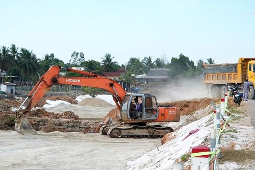 Dự án thành phần 1 hoàn thiện đường ven biển Võ Chí Công: Gỡ vướng mặt bằng, gấp rút thi công