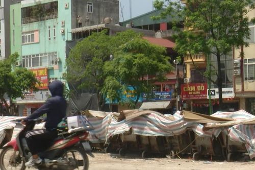 Thi công dang dở, đường Nguyễn Cảnh Dị thành nơi đổ rác