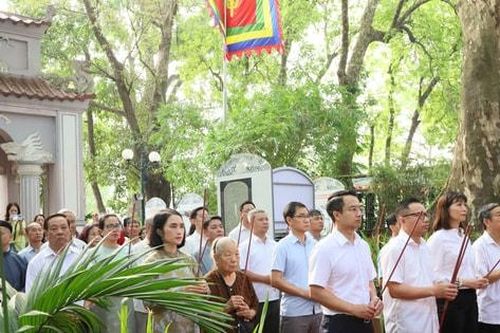 Phường Hoàn Kiếm: Dâng hương kỷ niệm 598 năm ngày Vua Lê Thái Tổ đăng quang