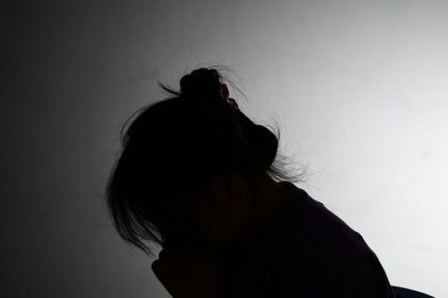 Vệt roi rướm máu và lời tự thú muộn màng của người mẹ trẻ bạo hành con: Đứa trẻ không có 'lốp dự phòng'