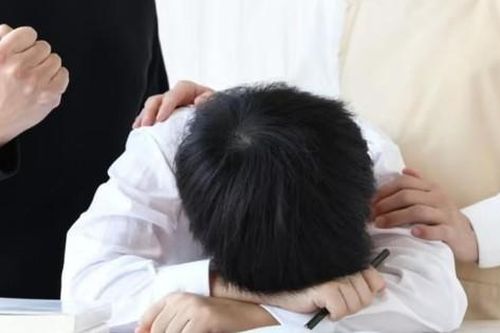 Trẻ dễ mắc lo âu, trầm cảm vì áp lực thi cử: Cha mẹ cần làm gì?
