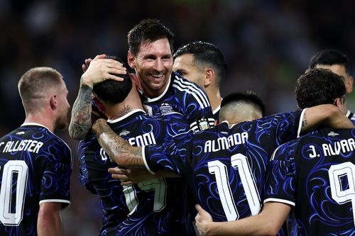 Những hình ảnh đầu tiên của Messi ngày hội quân