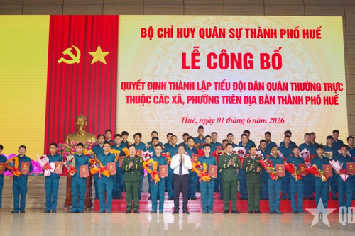 Bộ CHQS TP Huế công bố quyết định thành lập Tiểu đội Dân quân thường trực