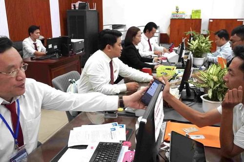 Để không trễ việc dân